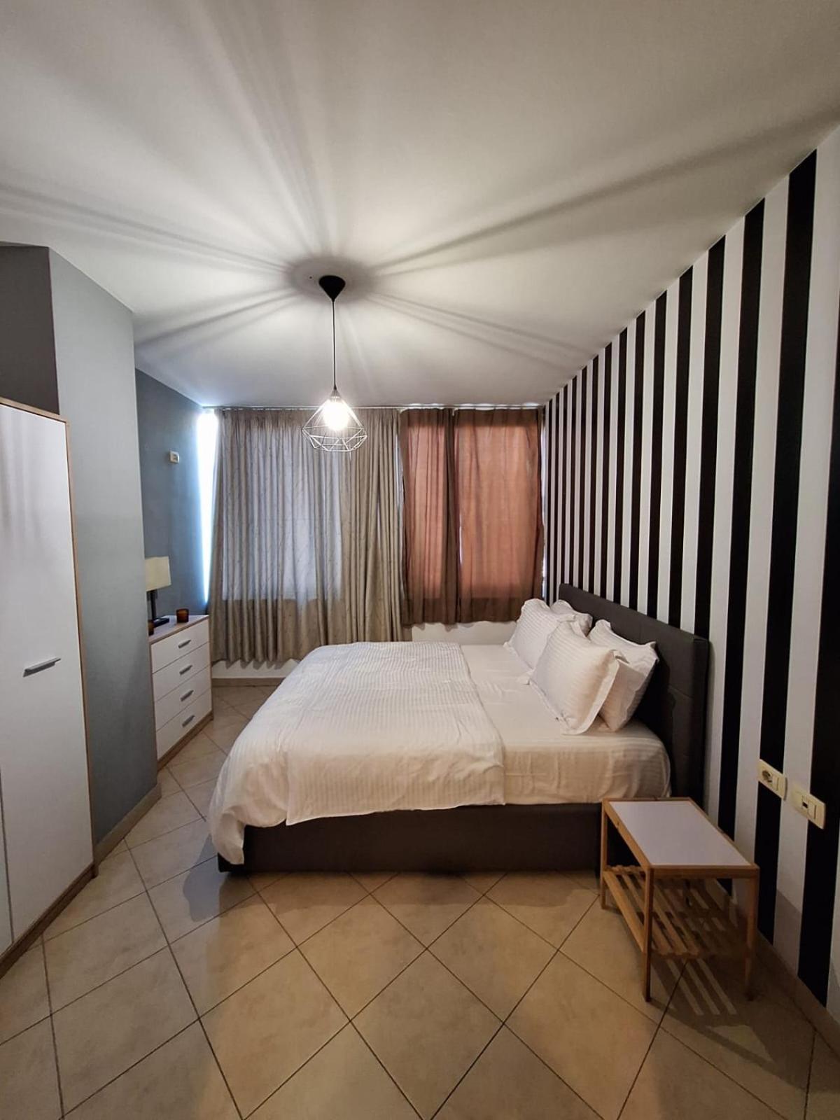 Ergi'S Host Apartment Tiranë Ngoại thất bức ảnh