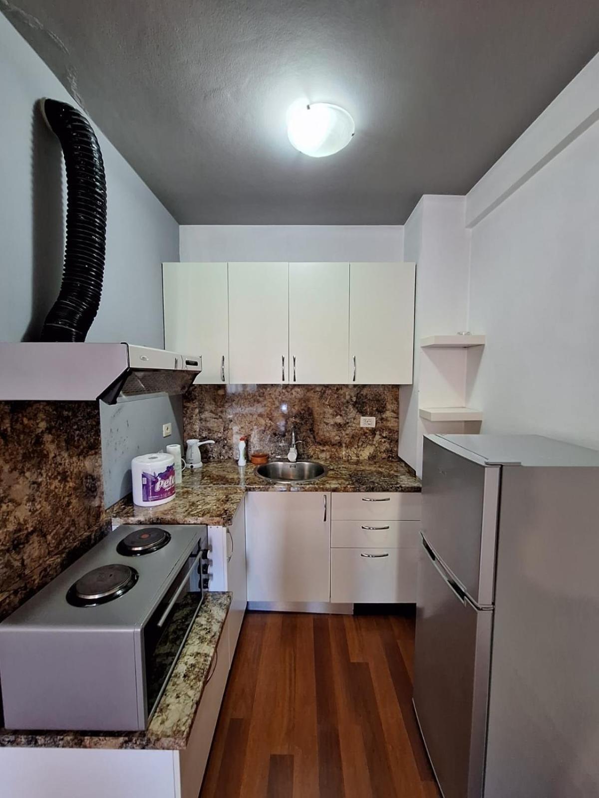 Ergi'S Host Apartment Tiranë Ngoại thất bức ảnh