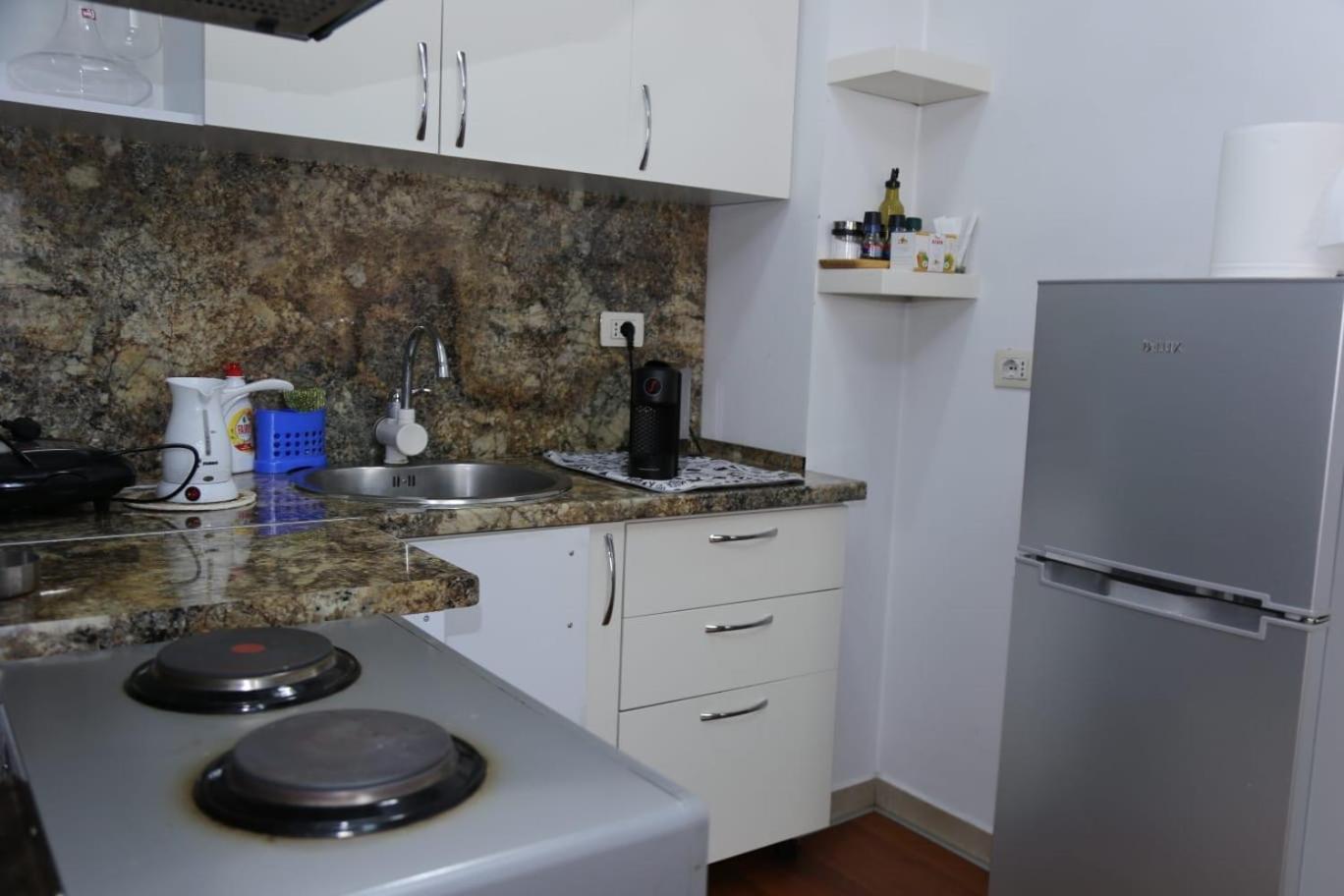 Ergi'S Host Apartment Tiranë Ngoại thất bức ảnh