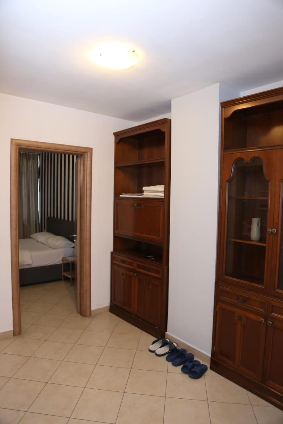 Ergi'S Host Apartment Tiranë Ngoại thất bức ảnh