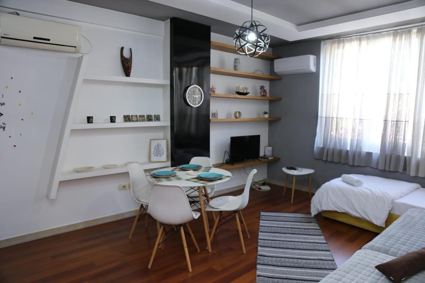 Ergi'S Host Apartment Tiranë Ngoại thất bức ảnh