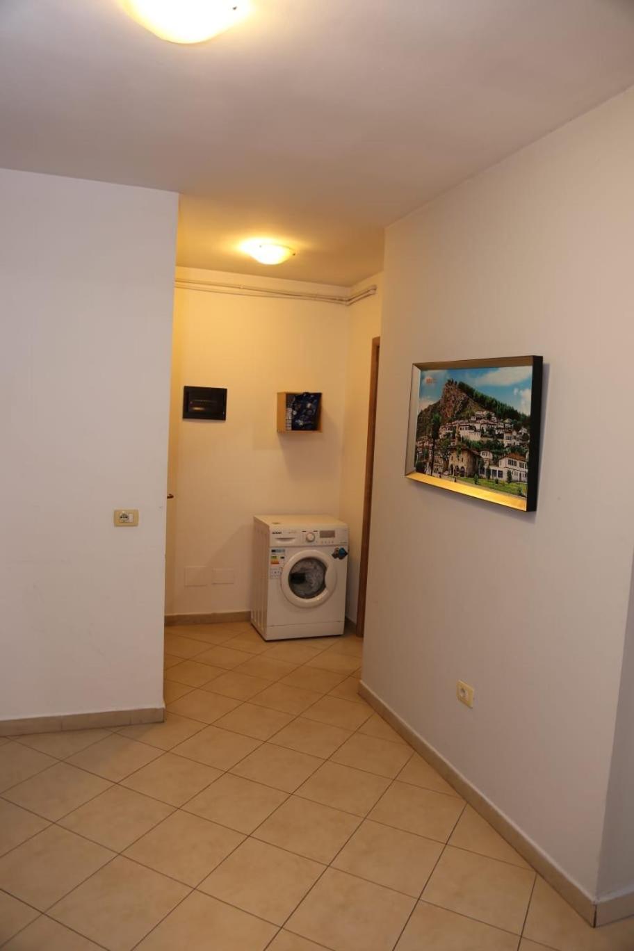 Ergi'S Host Apartment Tiranë Ngoại thất bức ảnh